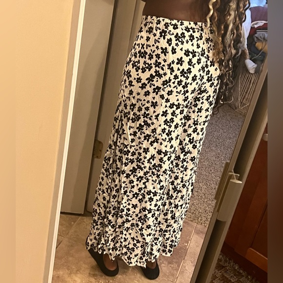 Kendal and Kylie Split Leg Palazzo Pants - Picture 3 of 4